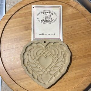 Brown Bag Cookie Art- Valentine Heart - 1988- cookie recipe book